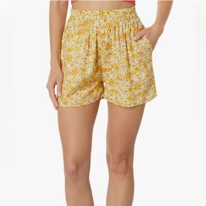 Billabong Women's Love to Lounge Shorts, Floral Pattern,‎ size Small